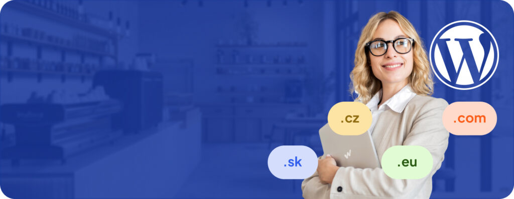 Žena v brýlích, která využívá webhosting od Webglobe